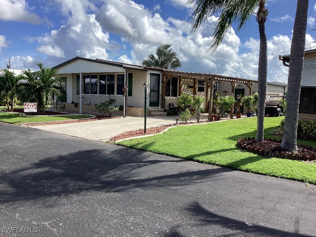 Roam Buy 3138 Running Deer Dr, North Fort Myers, FL with a 2.5