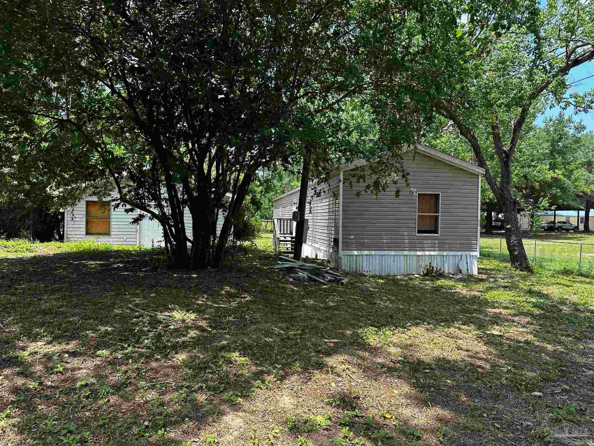 Roam Buy 433 LIVE OAK ST, Freeport, FL with a 5 mortgage included.
