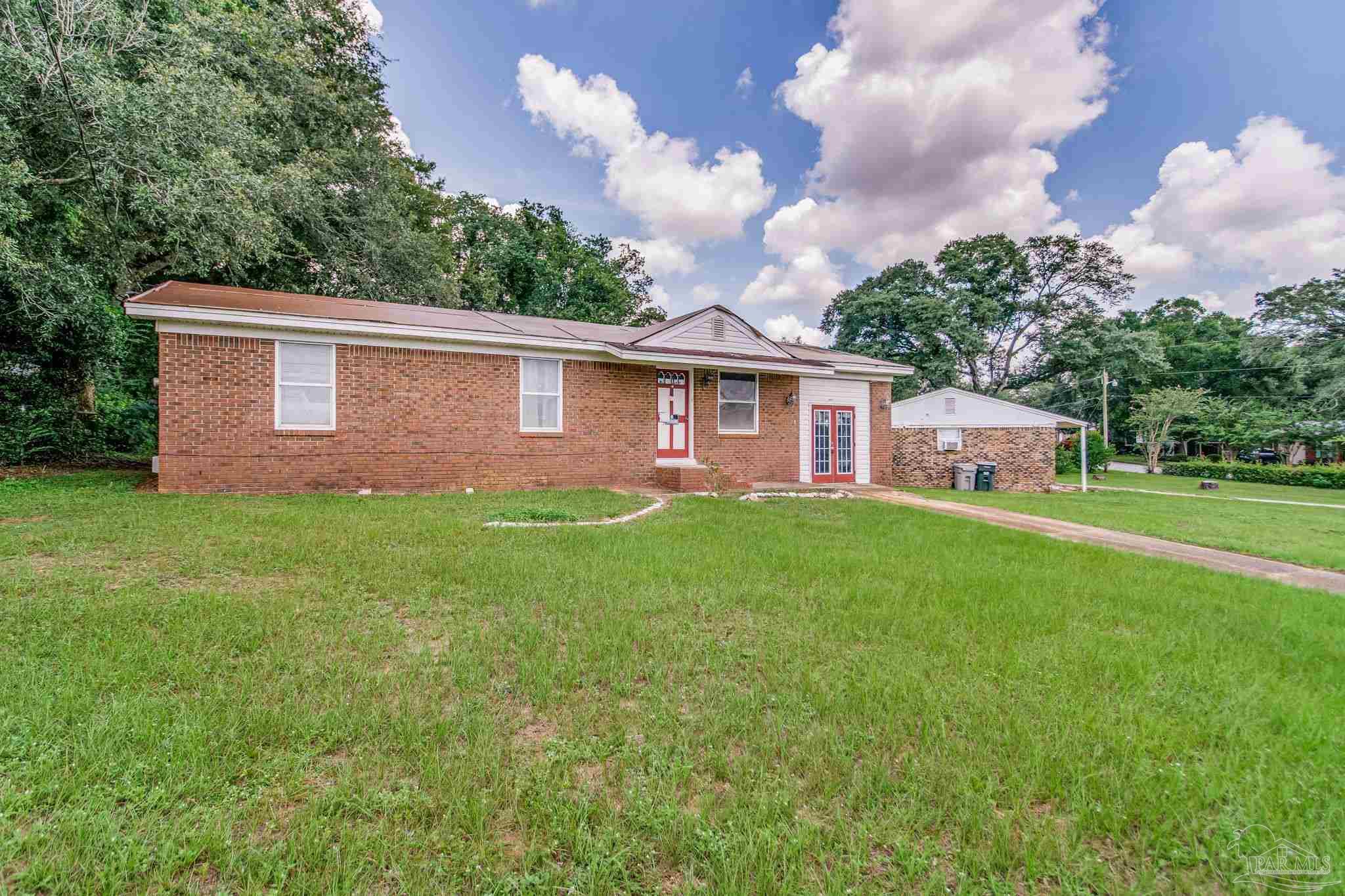 Roam Buy 6910 Oakcliff Rd, Pensacola, FL with a 4.75 mortgage included.