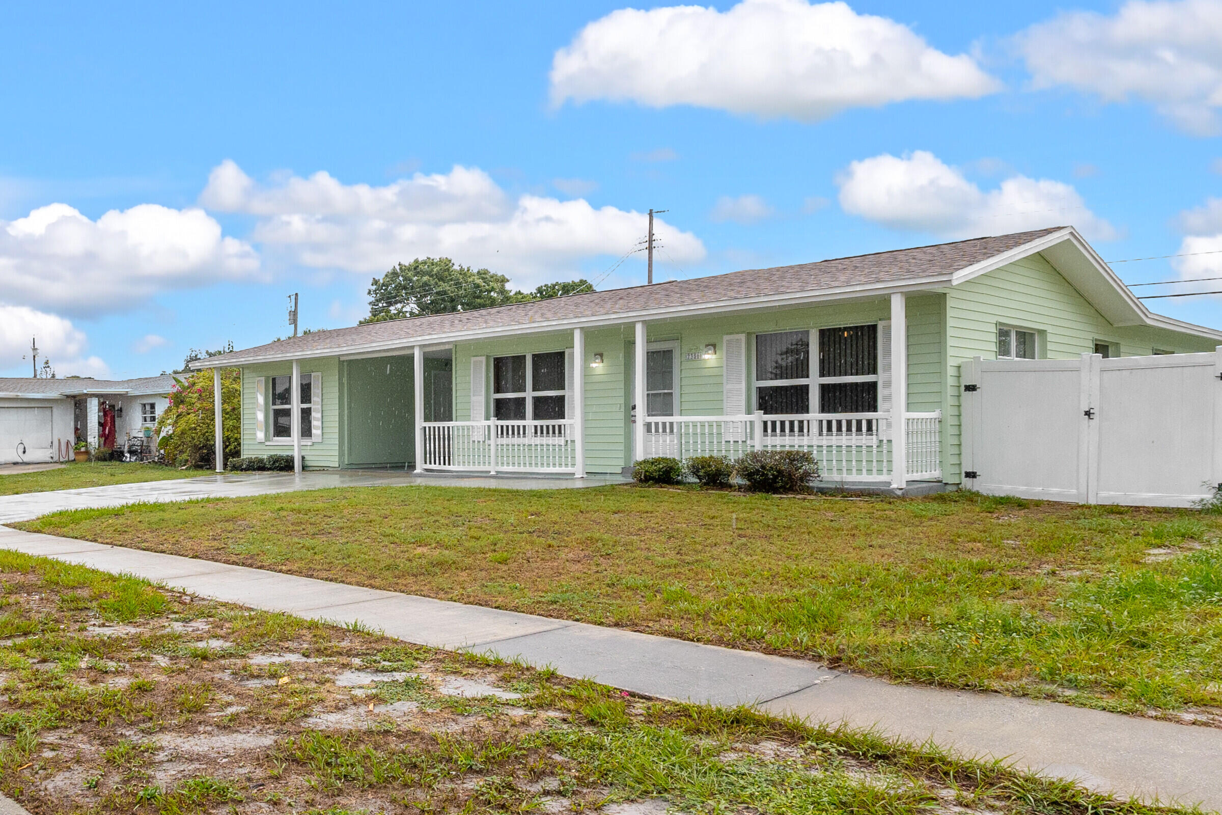Roam Buy 2356 Lakeview Dr, Melbourne, FL with a 3.5 mortgage included.
