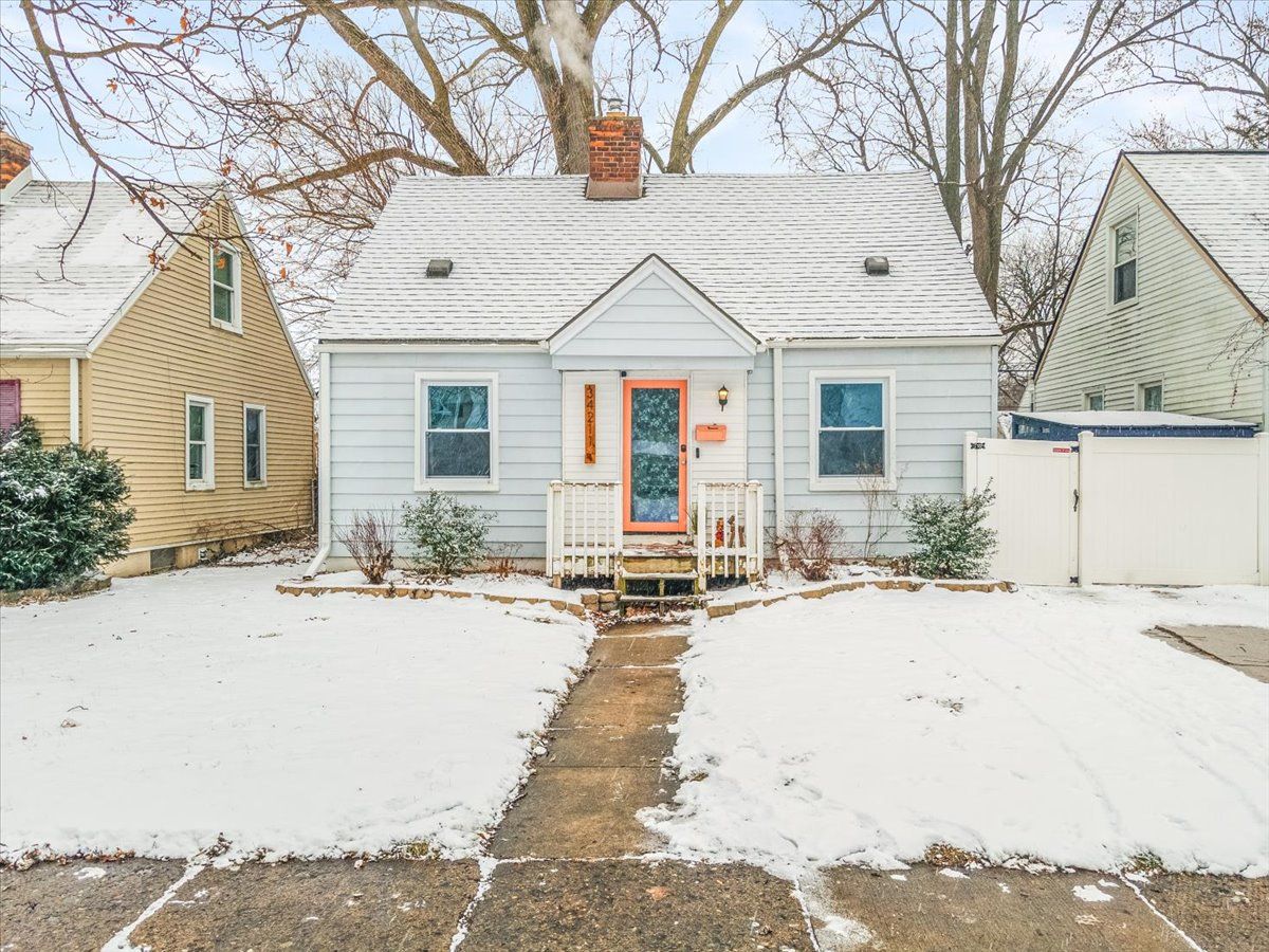 Roam | 34211 Harroun St, Wayne, MI, 48184