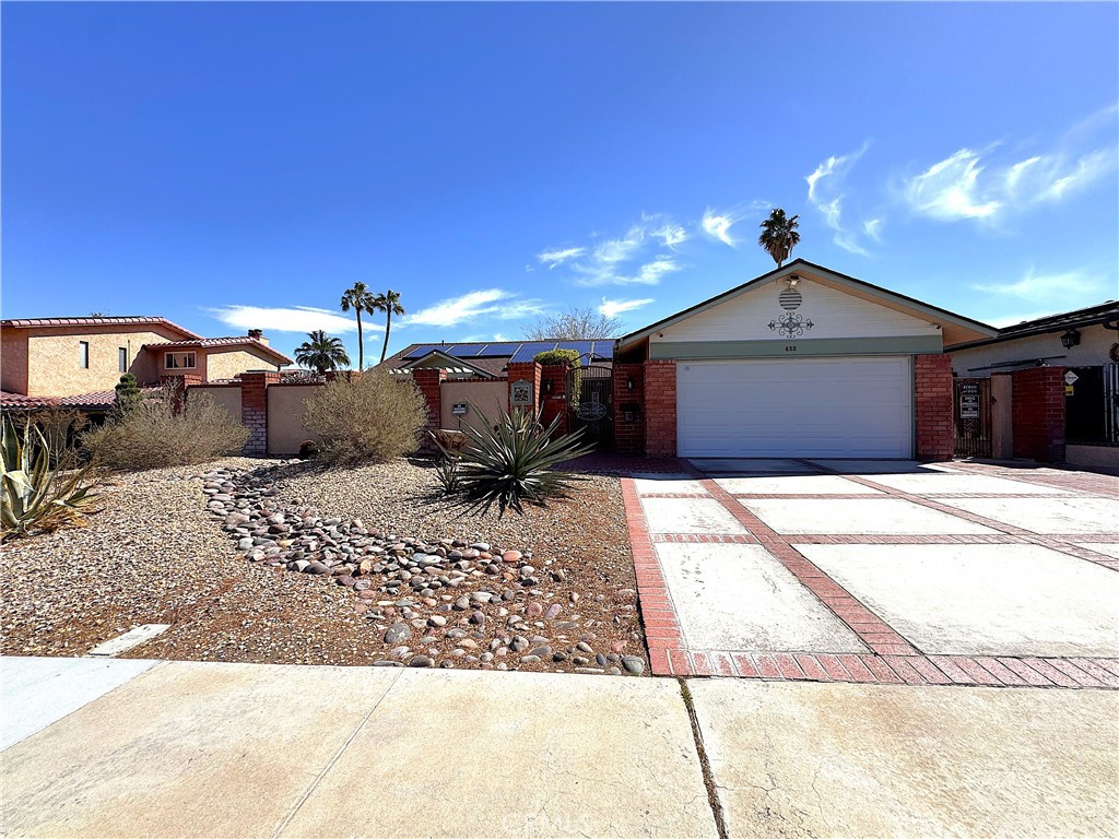 Roam | Buy 433 Oakmont Dr, Barstow, CA with a 3.5% mortgage included.