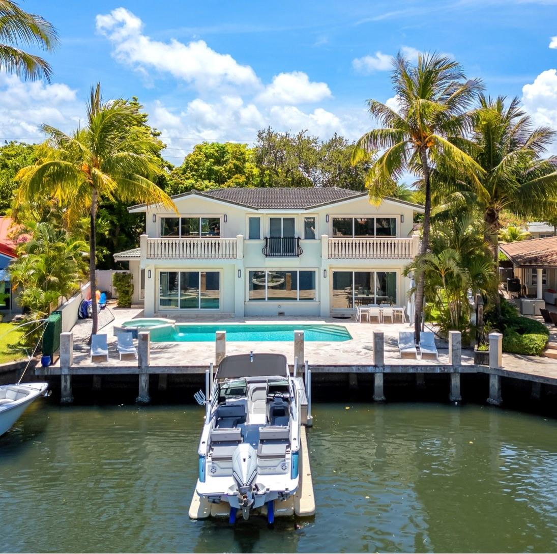 Roam | 2432 Bayview Dr, Fort Lauderdale, FL, 33305