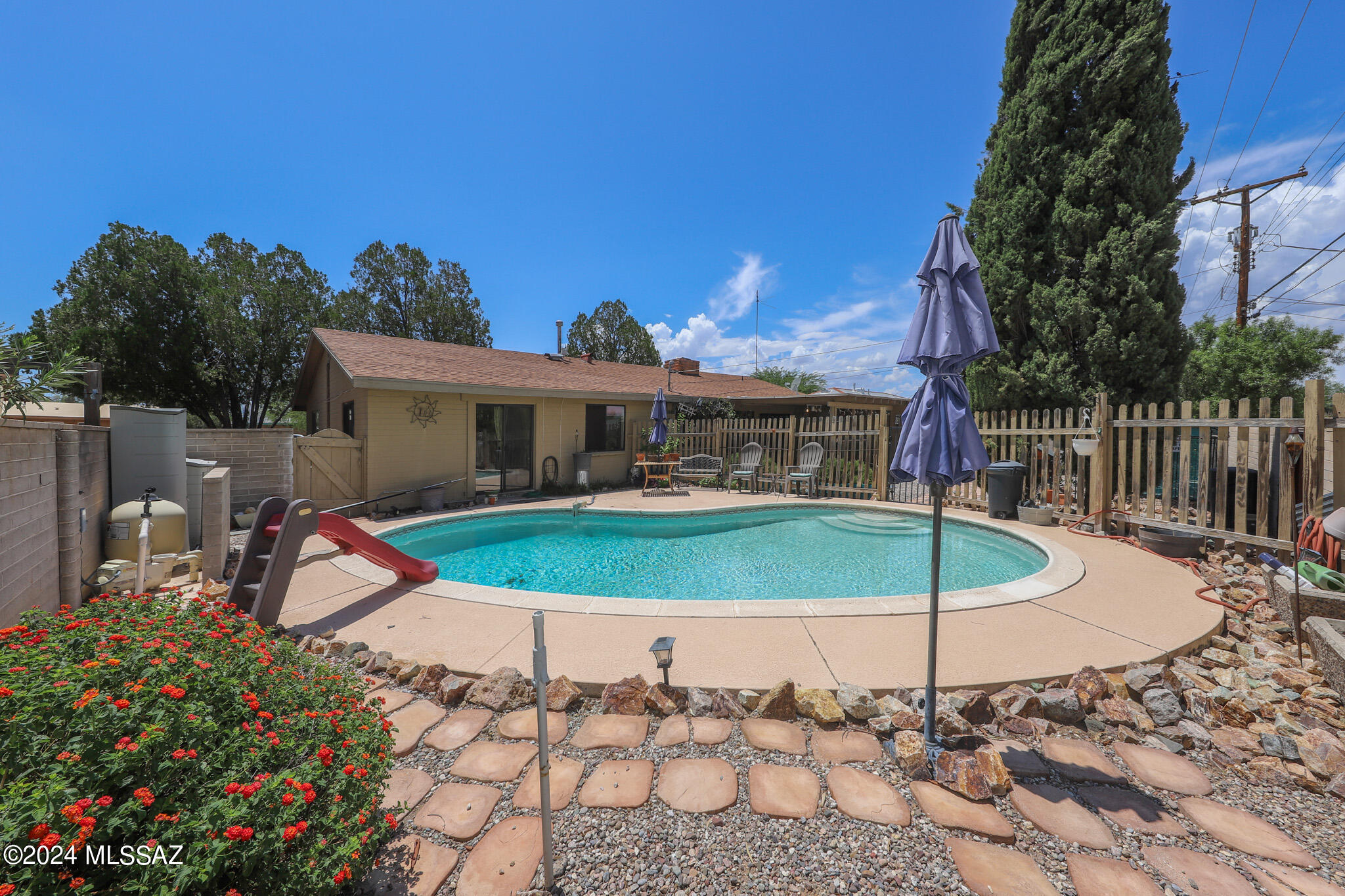 Roam Buy 6051 E 27th St, Tucson, AZ with a 2.5 mortgage included.