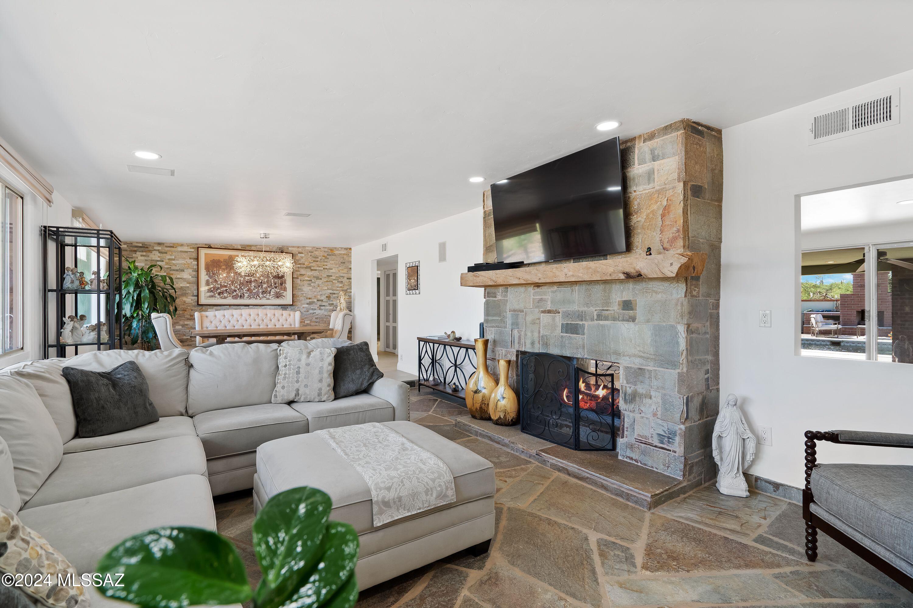 Roam Buy 140 E Magee Rd, Tucson, AZ with a 2.8 mortgage included.